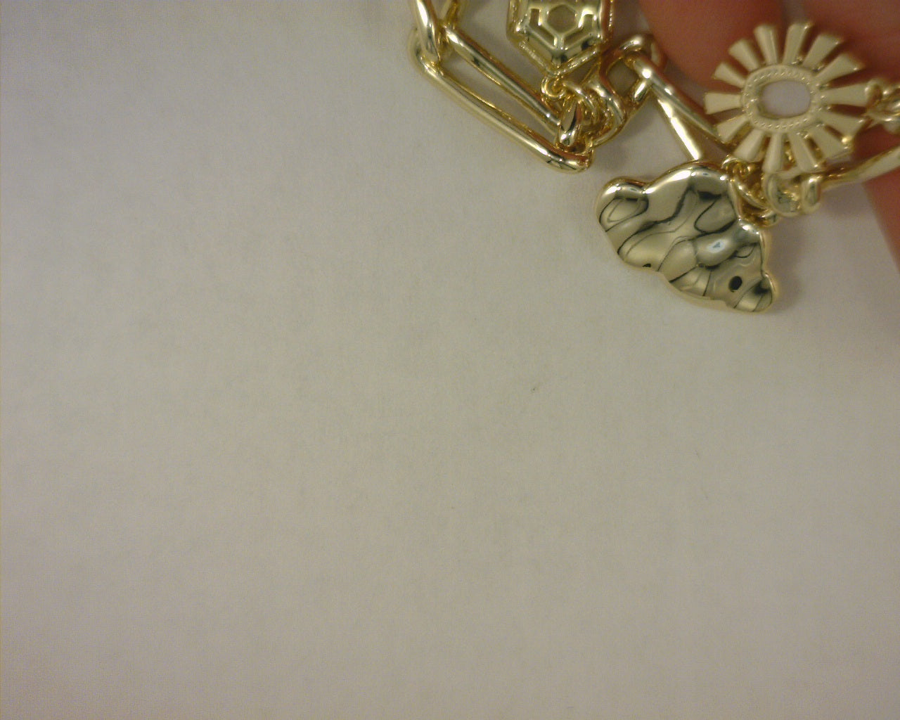 MELODY CHARM NECKLACE GOLD METAL