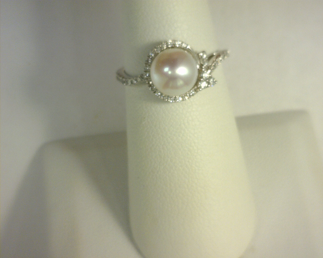 Diamond and Pearl Ring 14K White Gold