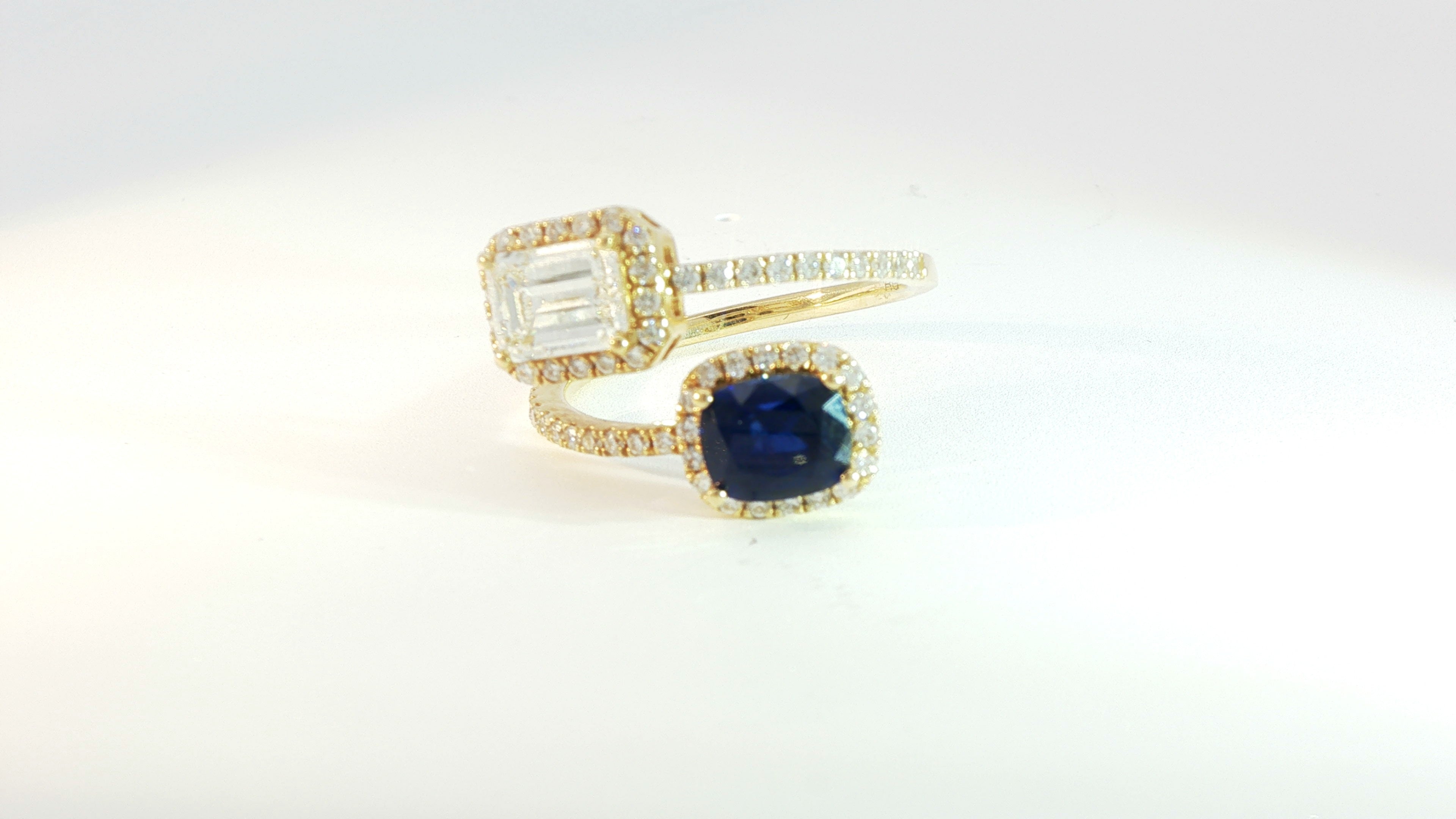 Diamond and Sapphire Ring 1.43cts Diamonds, 1.50ct Sapphire 18K Yellow Gold