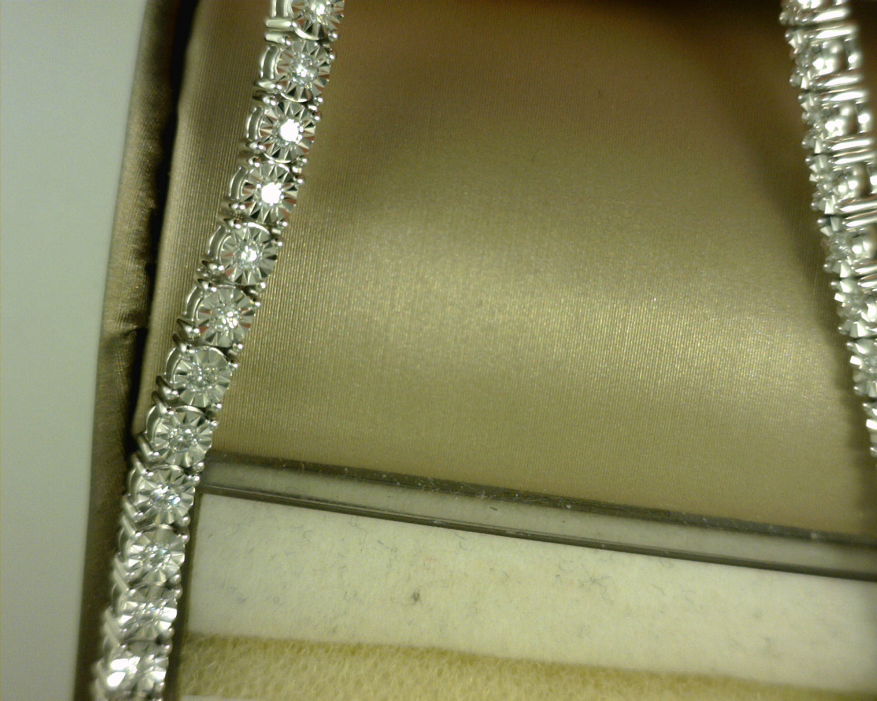 Lady's White 14 Karat Necklace