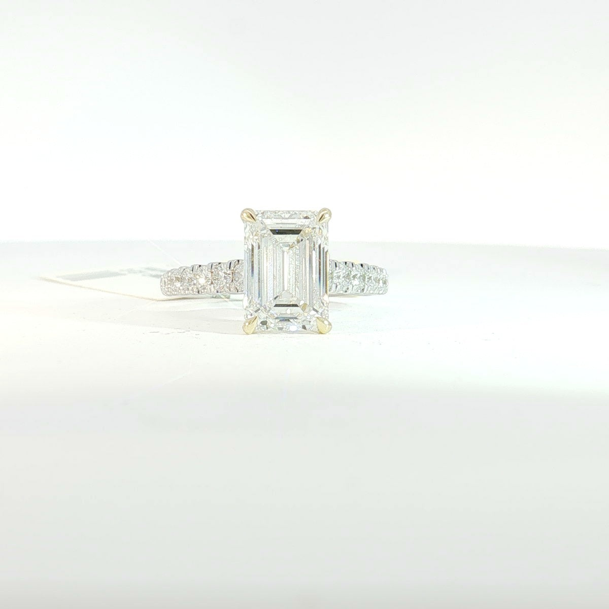 LAB GROWN DIAMOND ENGAGEMENT RINGS