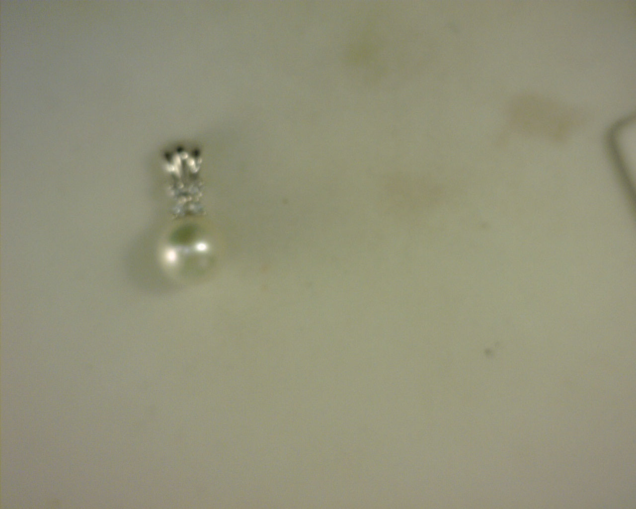 14kt Diamond and Pearl Pendant .06cttw diam