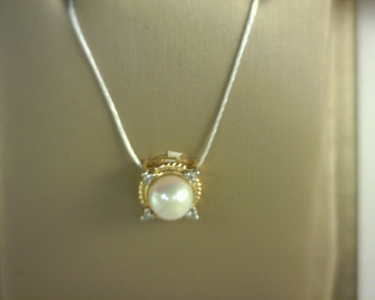 Diamond and Pearl Pendant 14K Yellow Gold