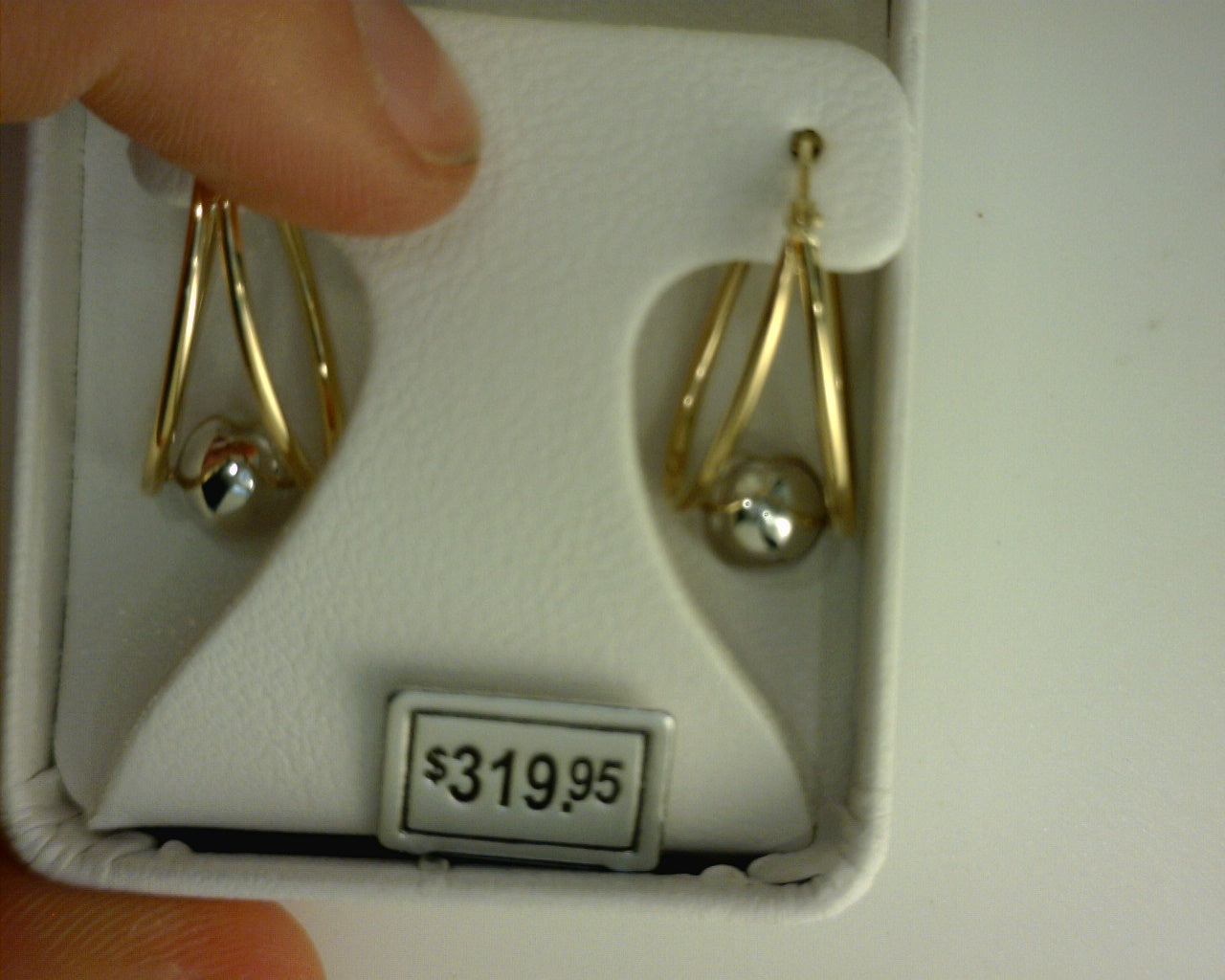 14KT Double Hoop w Whie Ball