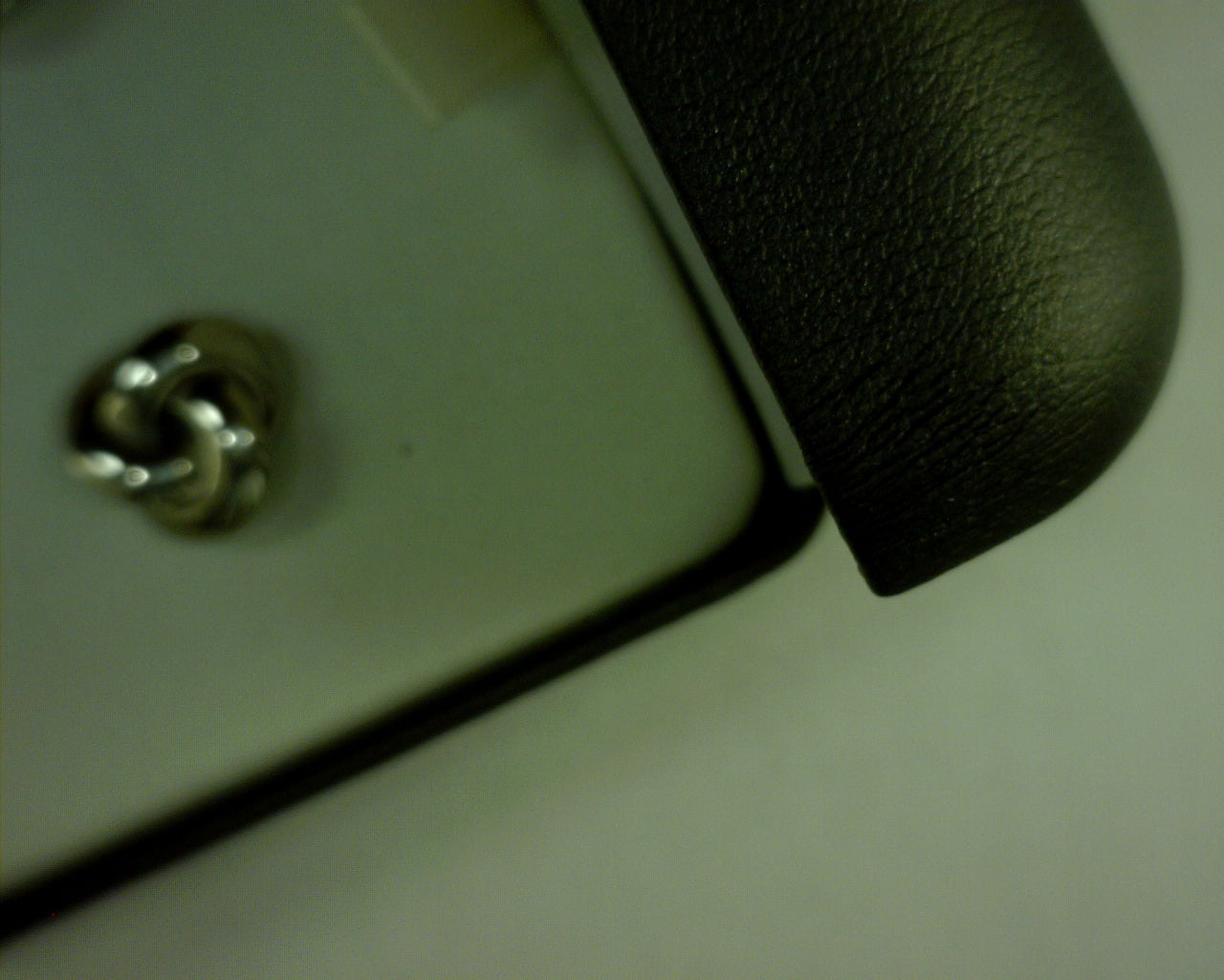 14 K WHITE GOLD KNOT STUDS