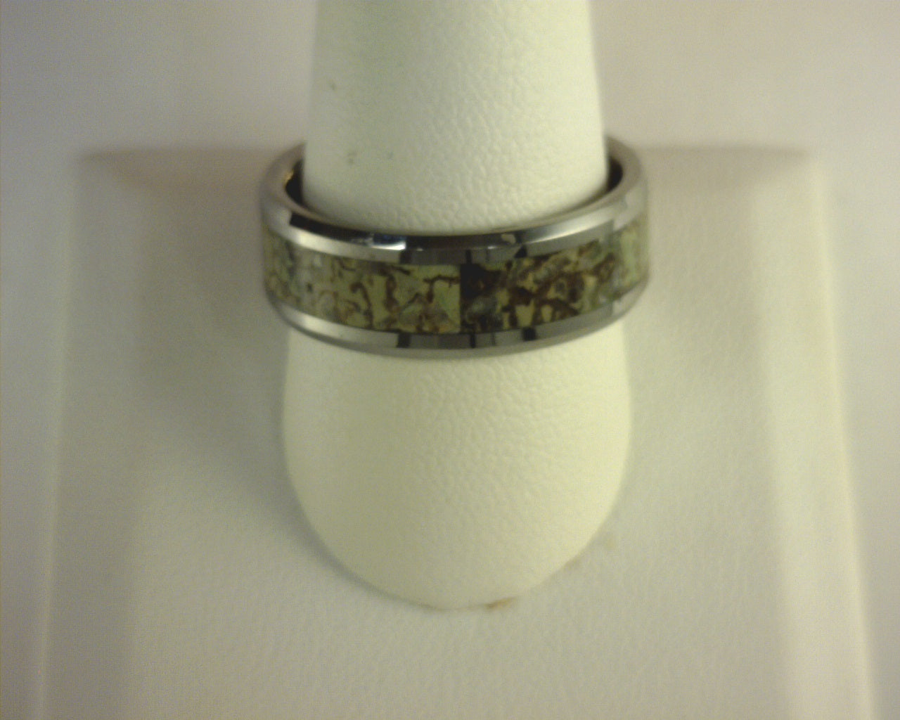THORSTEN TARGARYEN Men’s Tungsten Wedding Band with Green Dinosaur Bone Inlay &amp; Beveled Edges