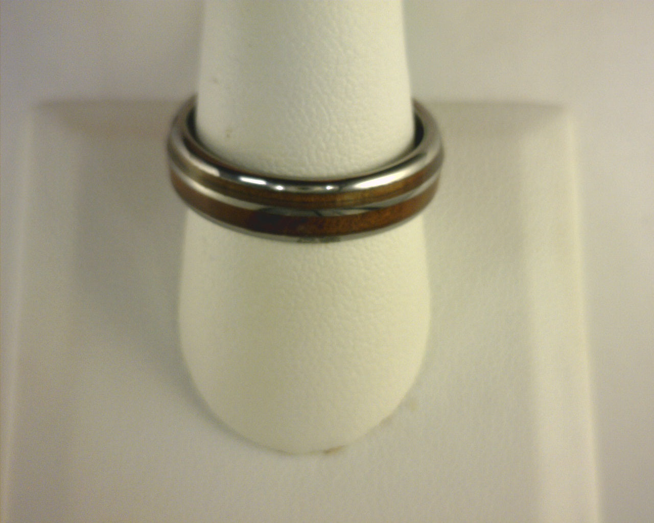 Steel Revolt TOP OF THE BARREL II is 6 mm Tennessee Whiskey ring made with wood from barrels once used by the Jack Daniel's Distillery.