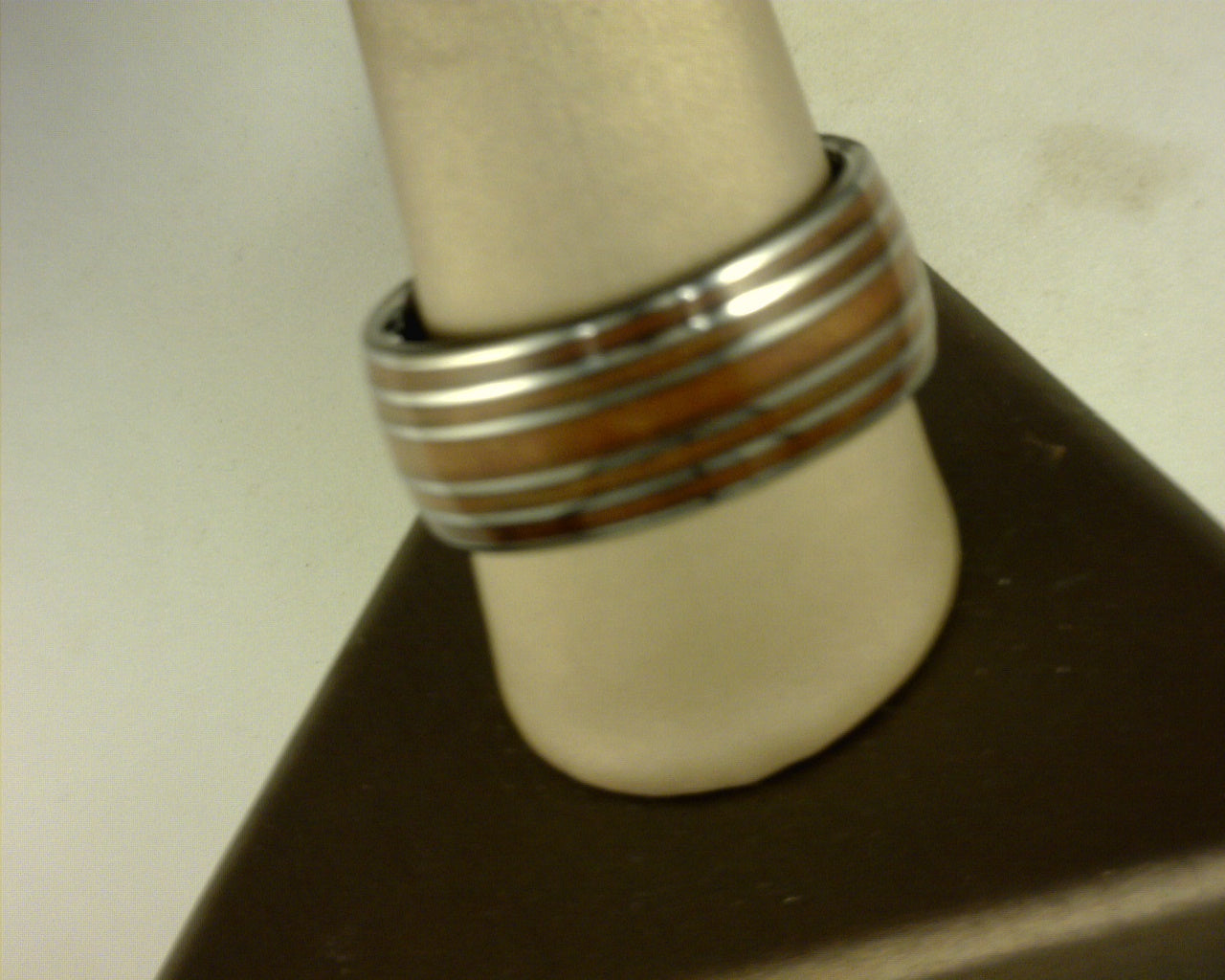 Steer Revolt FULL BARREL is an 8 mm Tennessee Whiskey ring made with wood from barrels once used by the Jack Daniel's Distillery.