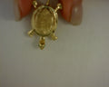 14 KARAT YELLOW GOLD TURTLE BROACH 5.4G AND 1.5MM EMERALDS