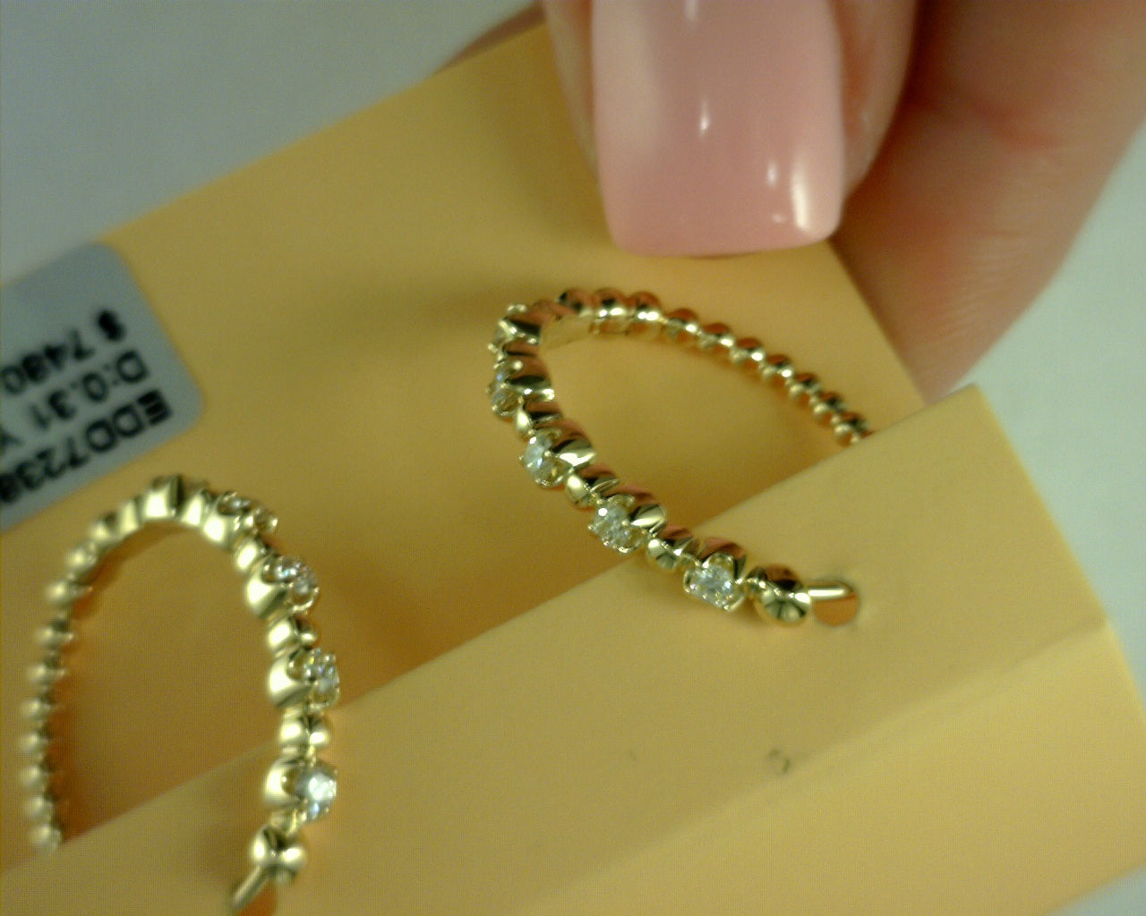 14 KT YELLOW GOLD 0.31 TCW DIAMOND OVAL SHAPE HOOPS