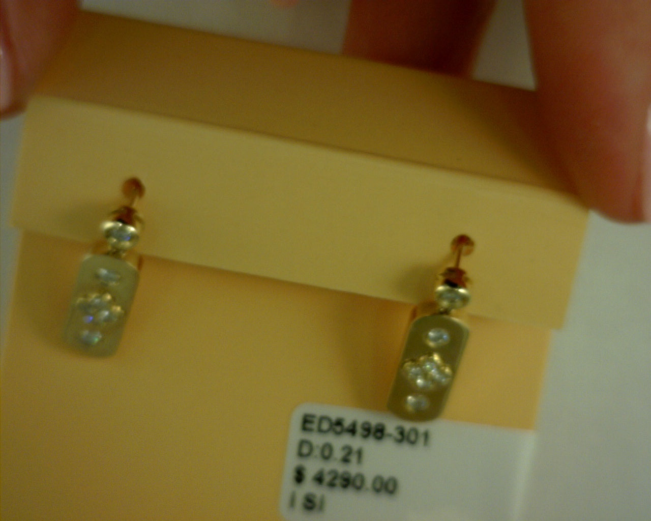 14 karat yellow gold and 0.21 tcw  drop earrings