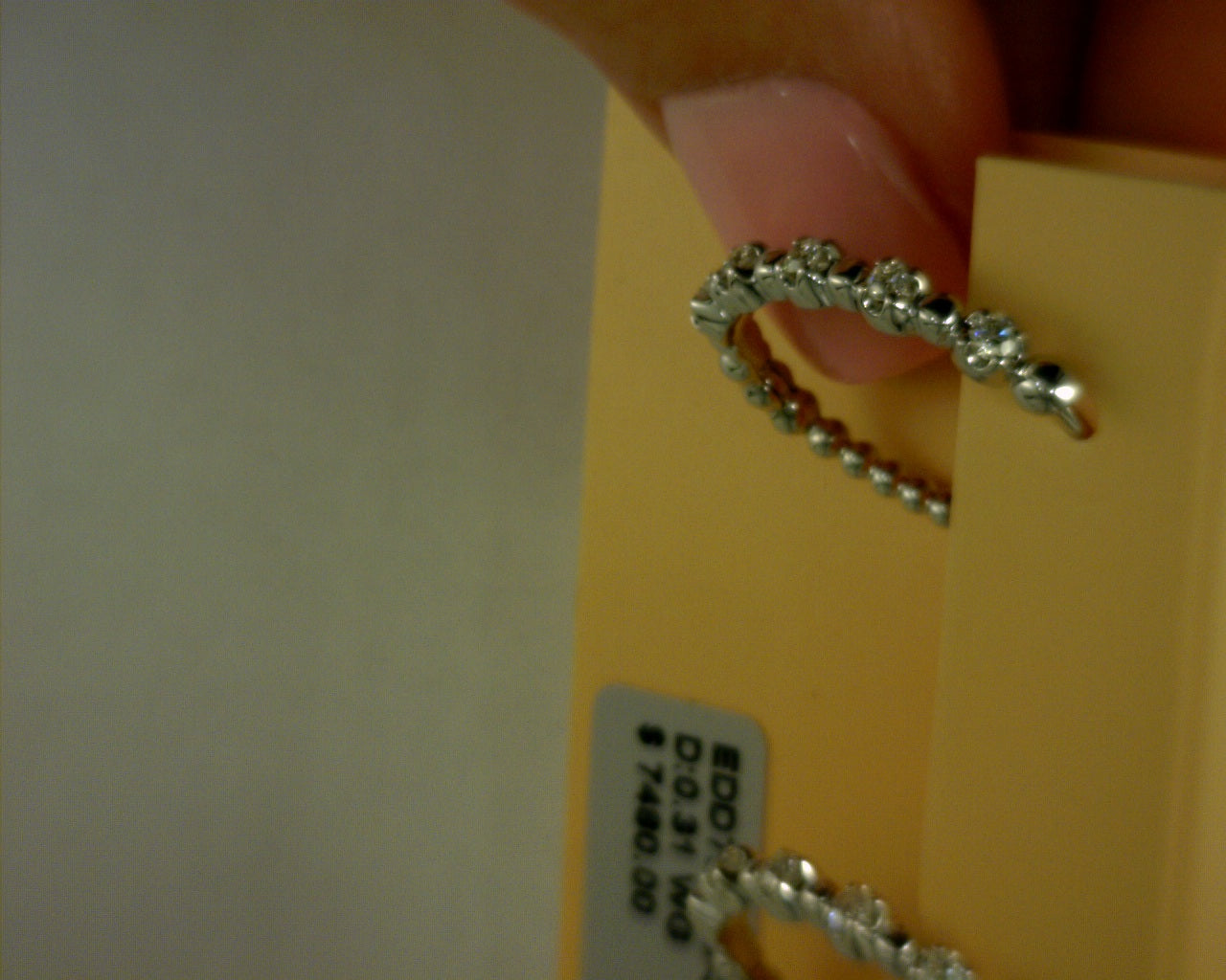 14 KARAT WHITE GOLD DIAMOND OVAL HOOPS 0.31TCW