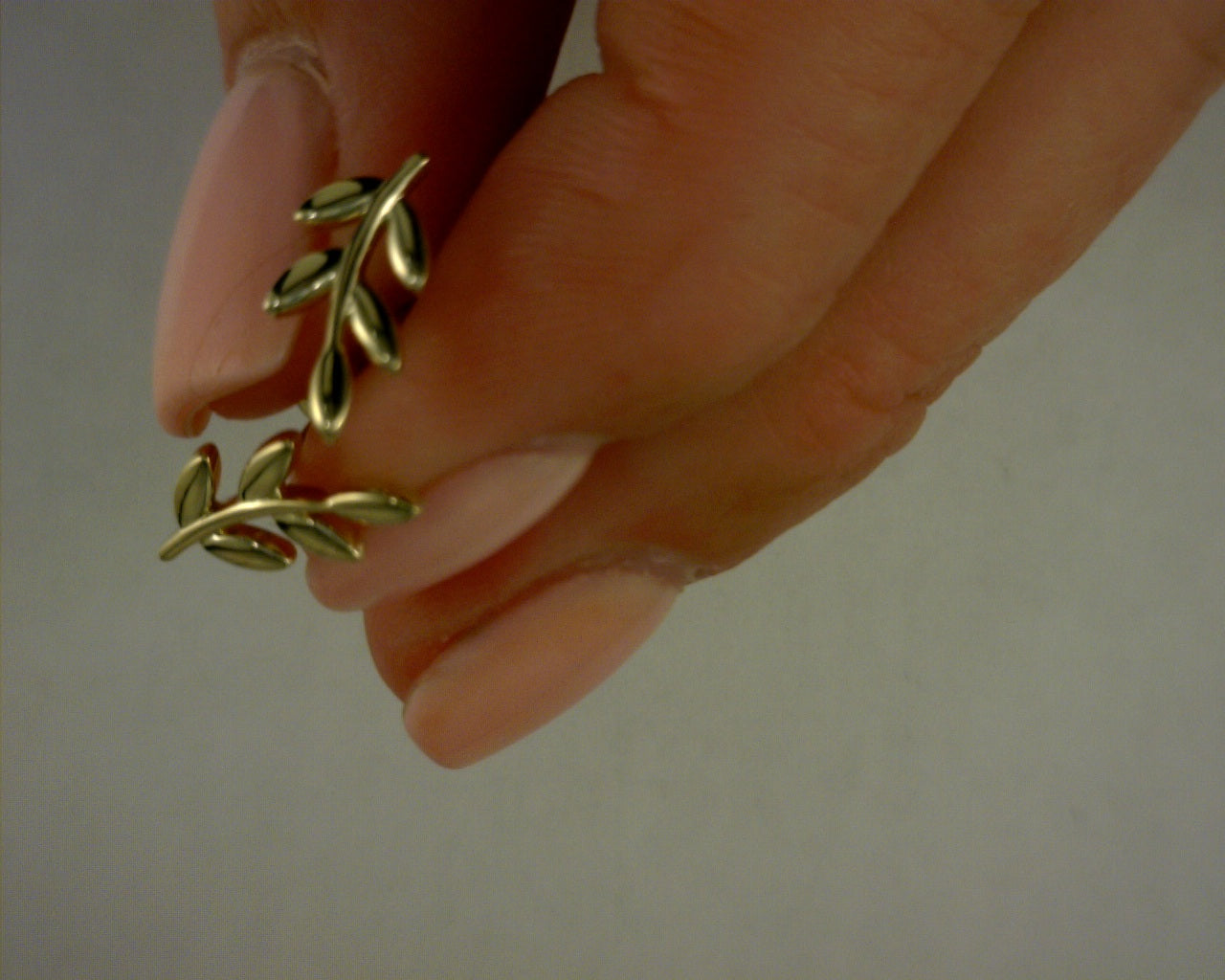 14 KARAT YELLOW GOLD LAUREL BRANCH STUD EARRINGS