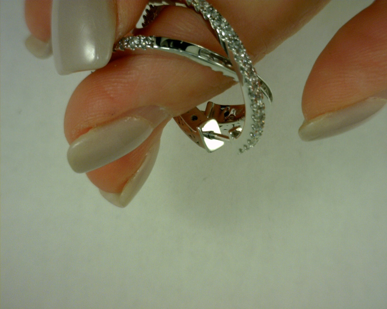 10 kt white hold 1.00tcw diamond hoops