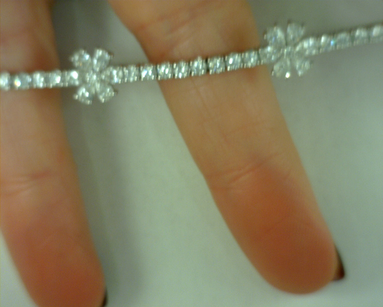 14 kt white gold flower diamond bracelet 4.8carats