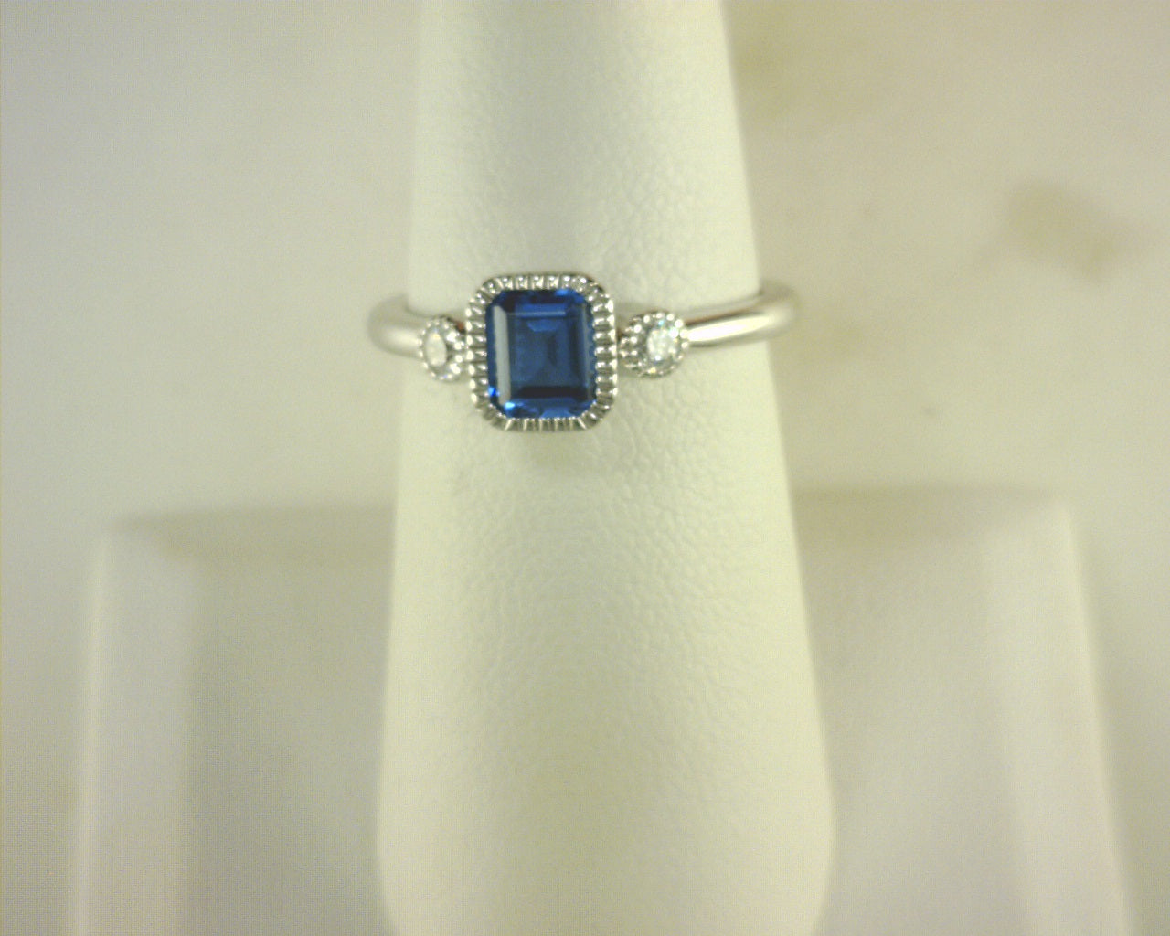 Simulated diamond/blue topaz 0.98