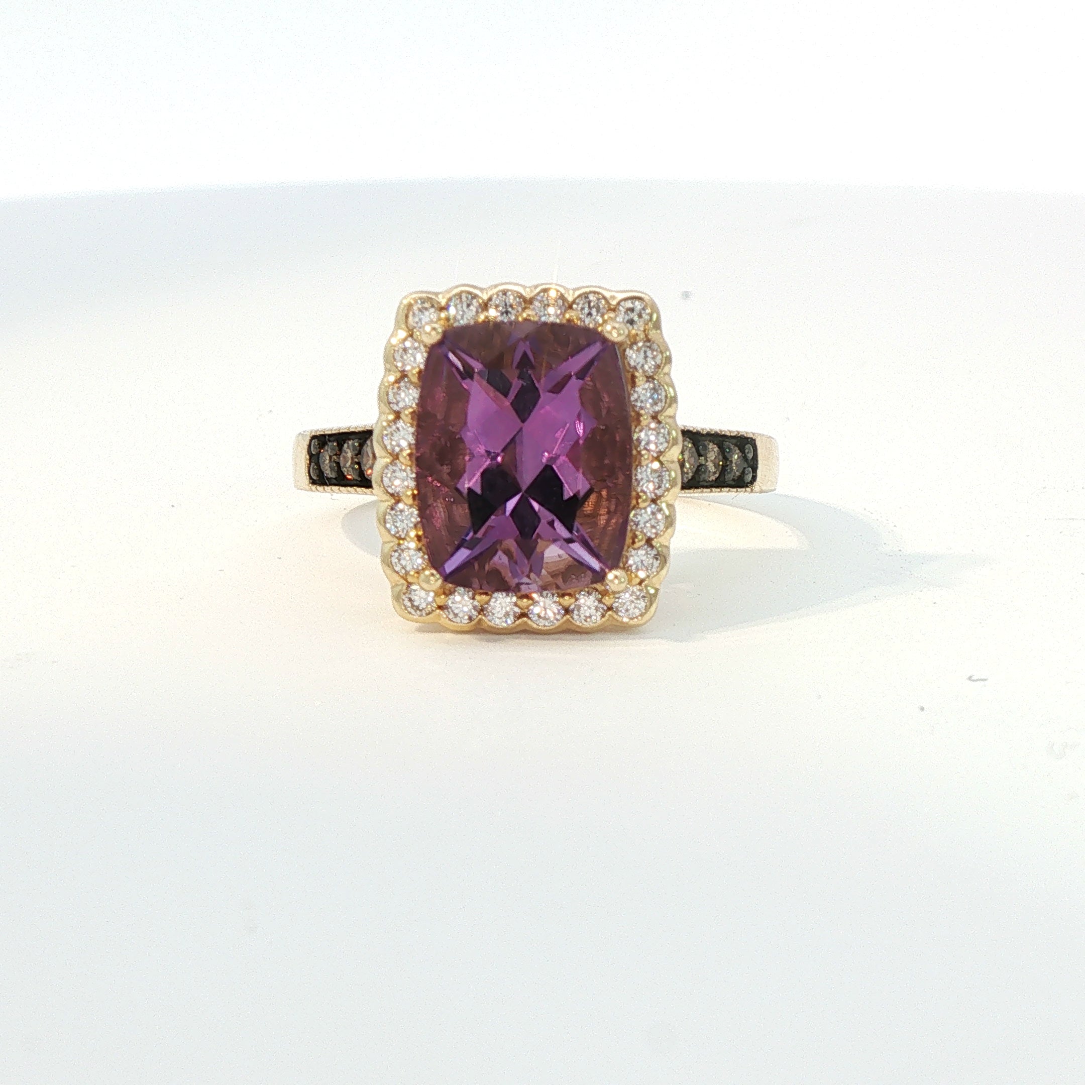 14 K YELLOW GOLD RING WITH 2.40 AMETHYST CENTER AND 0.36 VANILLA AND CHOCLATE DIAMONDS DIAMONDS