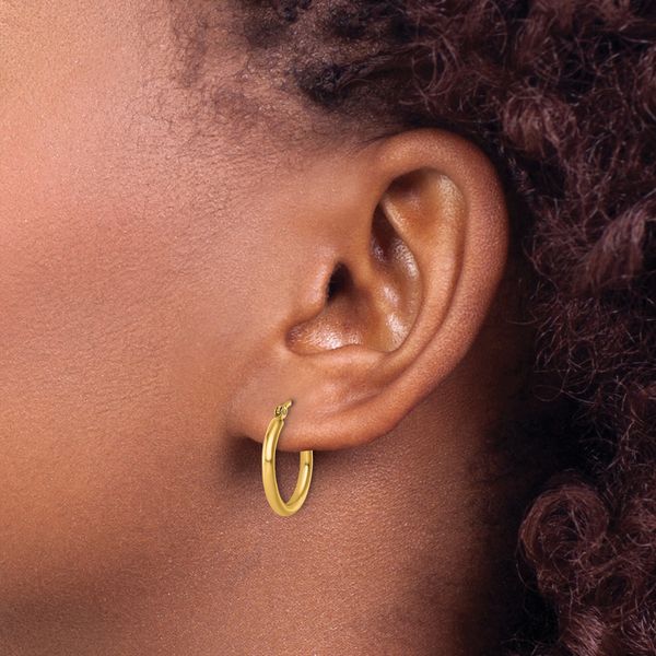 Leslie's 10k Polished 2x17.5mm Lightweight Tube Hoop Earrings - Image 3