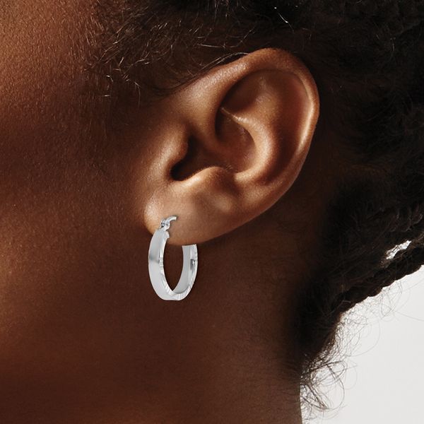 Leslie's 10k White Gold Small 3mm D/C Edge Polished Hoop Earrings - Image 3