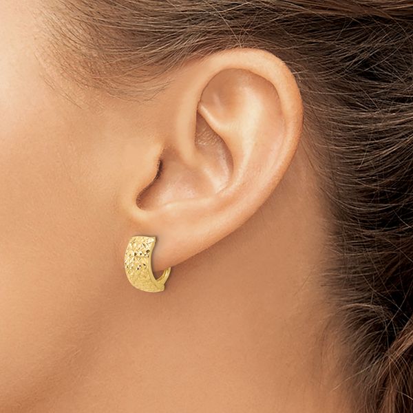 Leslie's 10K Polished and Diamond-cut Omega Back Earrings - Image 3
