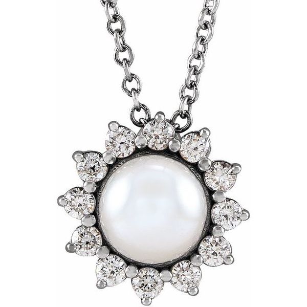 Halo-Style Pearl Necklace