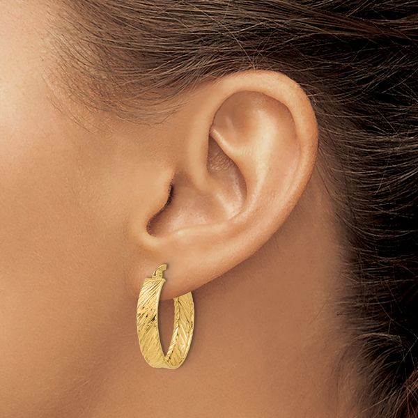 14K Polished and Textured Round Hoop Earrings - Image 3