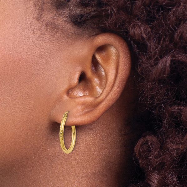 Leslie's 14k Diamond-cut 2mm Round Tube Hoop Earrings - Image 3