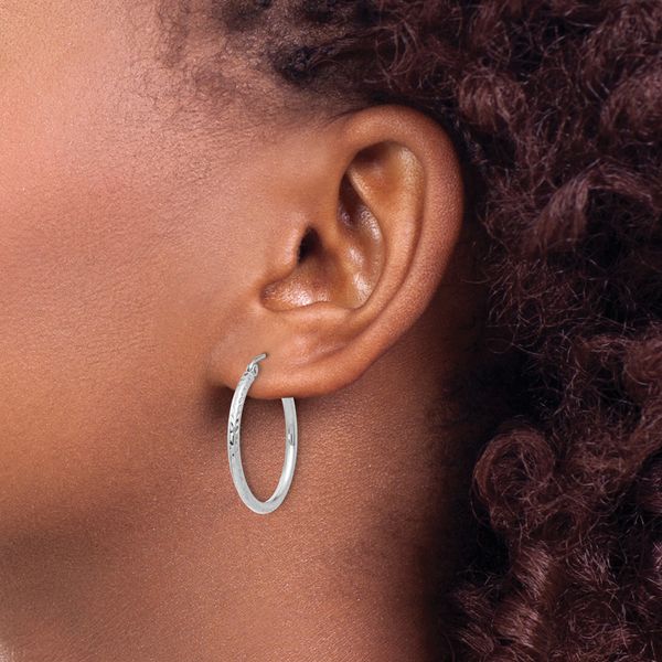 Leslie's 14k White Gold Diamond-cut 2mm Round Tube Hoop Earrings - Image 3