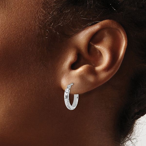 Leslie's 14k White Gold D/C 2.8x15mm Hollow Hoop Earrings - Image 3