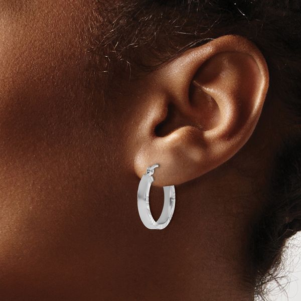 Leslie's 14k White Gold Small 3mm D/C Edge Polished Hoop Earrings - Image 3