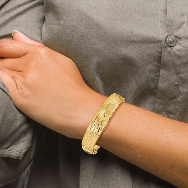Leslie's 14K Polished and Textured Hinged Bangle - Image 4