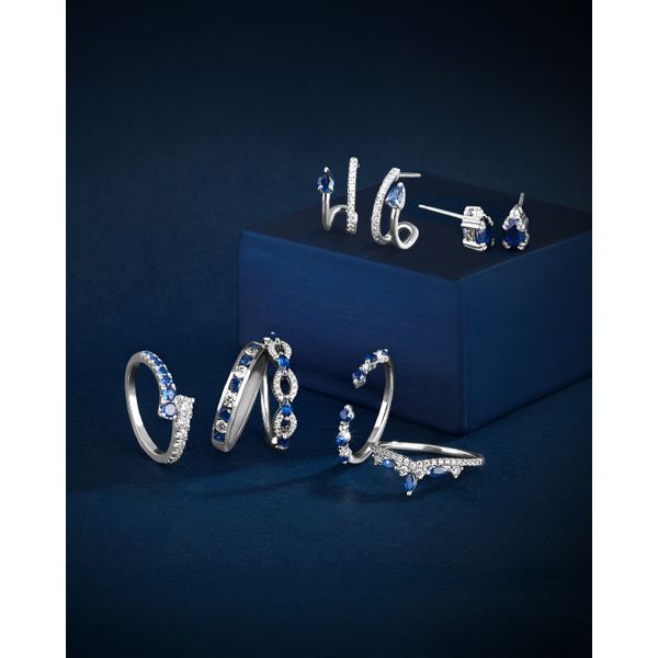 10k White Gold Hoop Earrings - Image 3